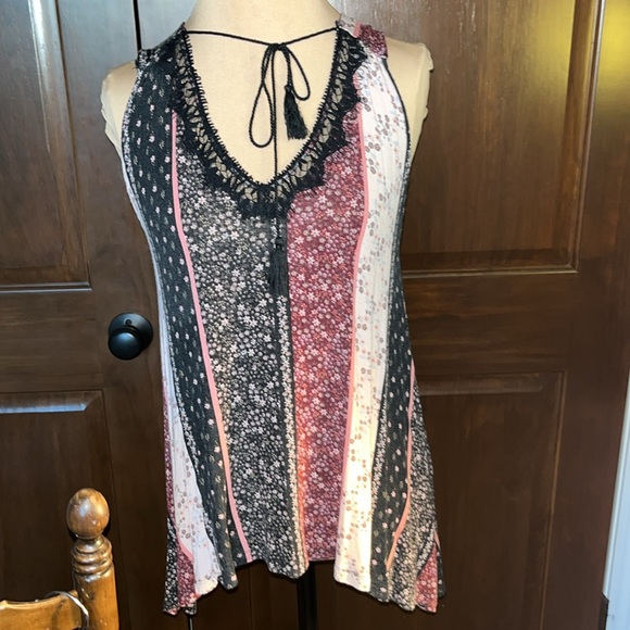 3 Women’s Size Large Sleeveless Tops - Picture 2 of 9